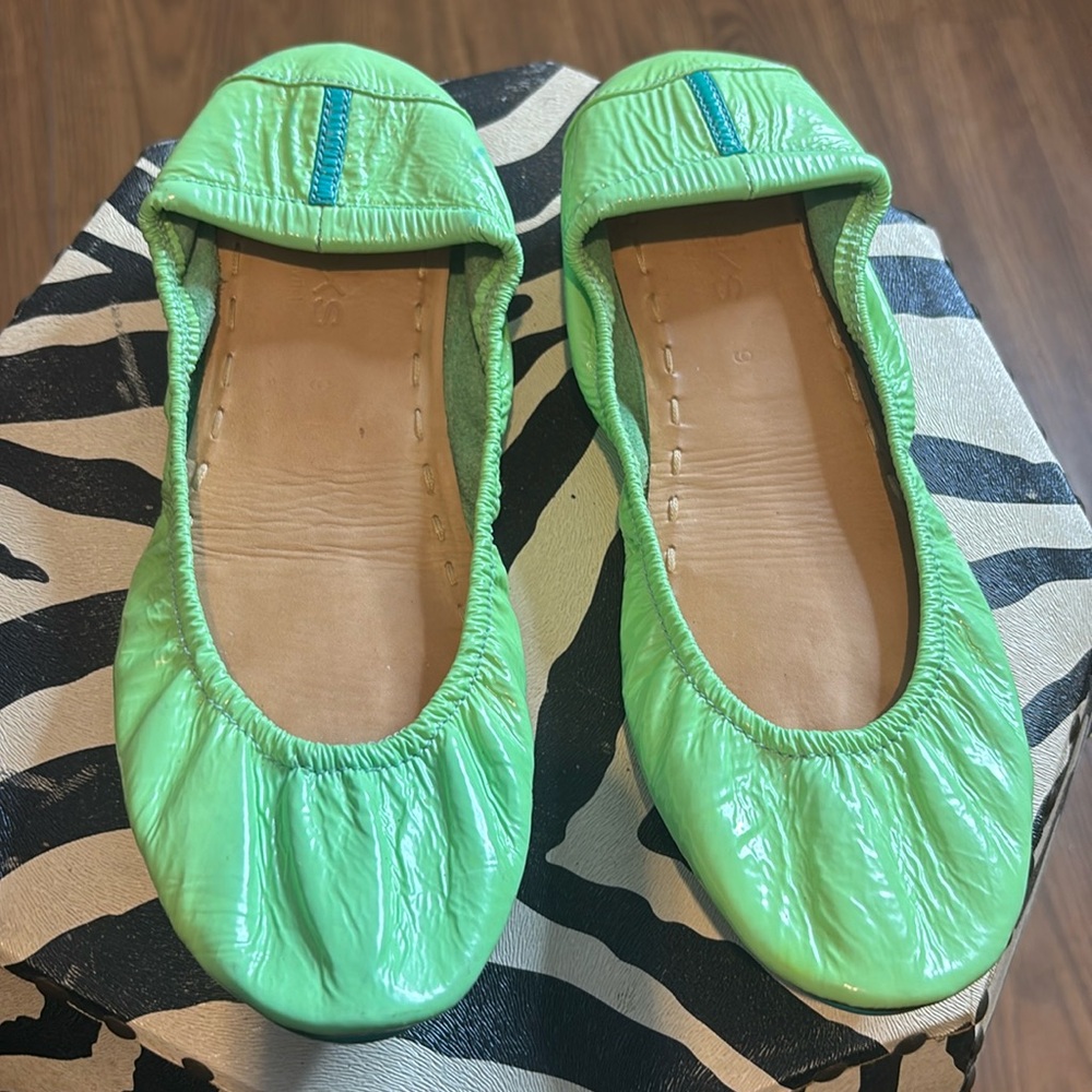 TIEKS Mint Patent Leather Flat Shoes
Sz 9